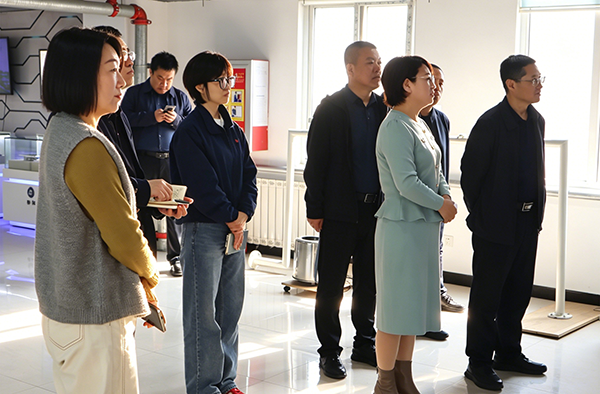 劉秀英總經理接待來訪領導